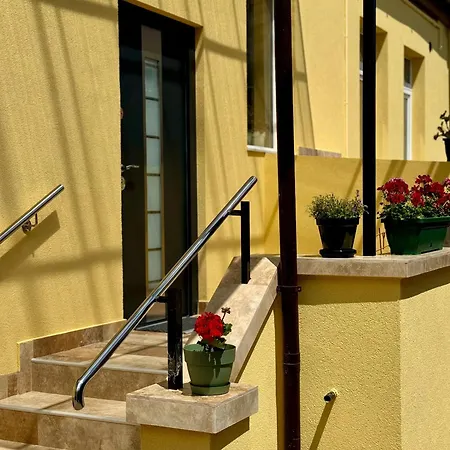 Victoria Apartment *
